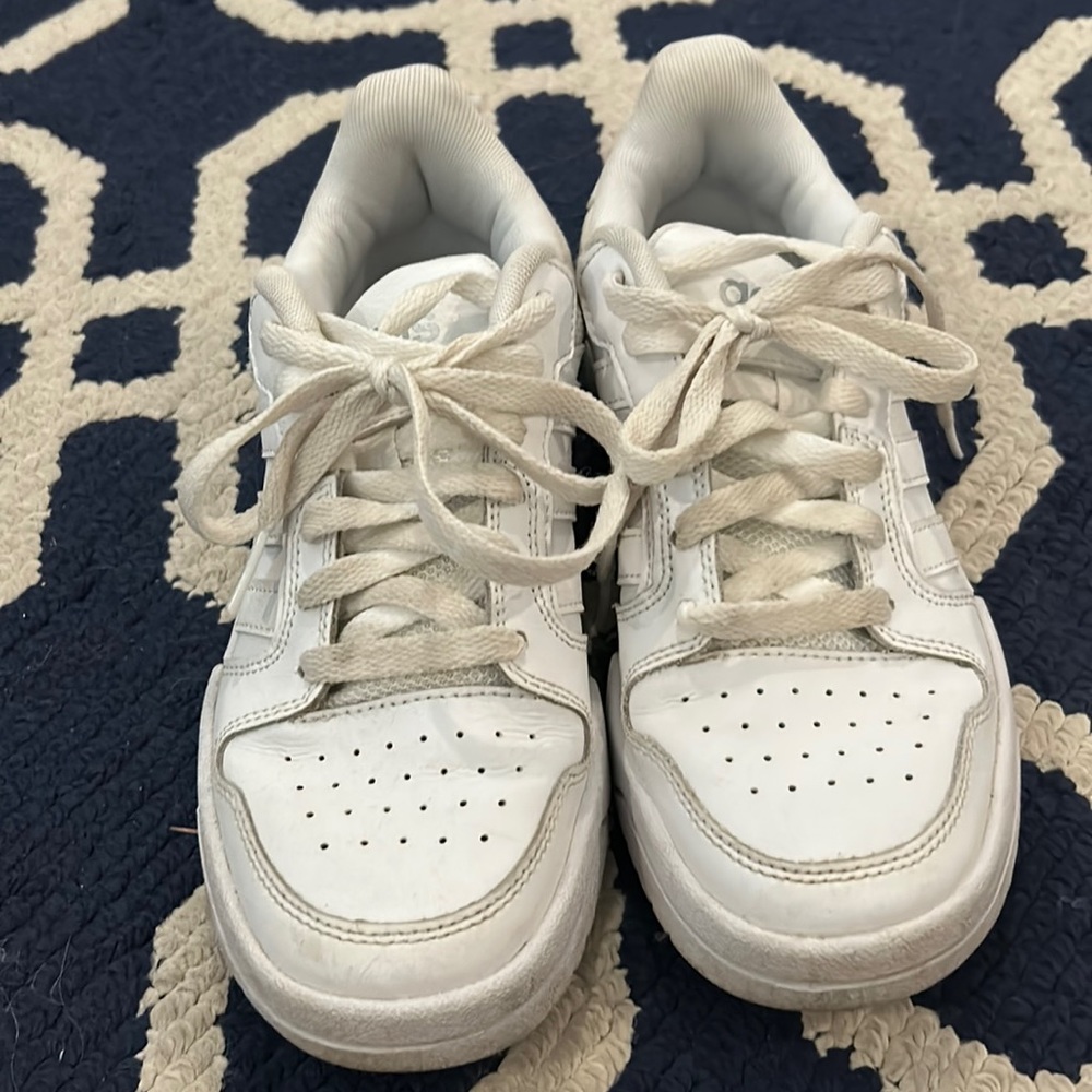 Women’s Addis’s stylish sneakers